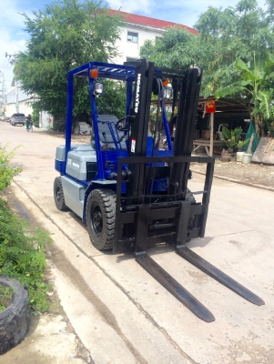ขายรถยกโฟร์คลิฟท์ยี่ห้อKOMAT'SU ดีเซล  สูง 3 เมตร