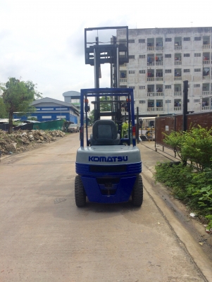 ขายรถยกโฟร์คลิฟท์ยี่ห้อKOMAT'SU ดีเซล  สูง 3 เมตร