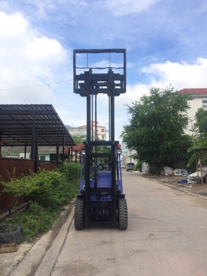 ขายรถยกโฟร์คลิฟท์ยี่ห้อKOMAT'SU ดีเซล  สูง 3 เมตร