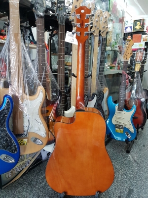 กีต้าร์โปร่งใหญ่ คอเว้า Takla รุ่น M-370c สีไม้เงา ของใหม่ งานสวย เงาหนา