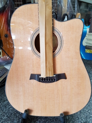 กีต้าร์โปร่งใหญ่ คอเว้า Takla รุ่น M-370c สีไม้เงา ของใหม่ งานสวย เงาหนา