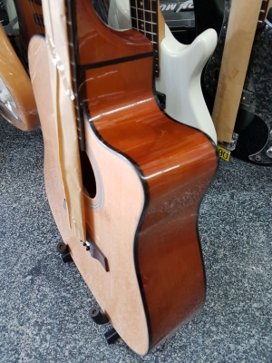 กีต้าร์โปร่งใหญ่ คอเว้า Takla รุ่น M-370c สีไม้เงา ของใหม่ งานสวย เงาหนา