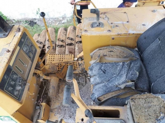 ขาย 495,000 CAT D4H เล่มทะบียน แผ่นตีนเป็ดแท้นอก เครื่องดี เกียร์ทอคร์แรง ช่วงล่างดี รถสวยพร้อมใช้  รถอยู่ สระบุรี โทร&amp;ไอดีไลน์ 0610710295