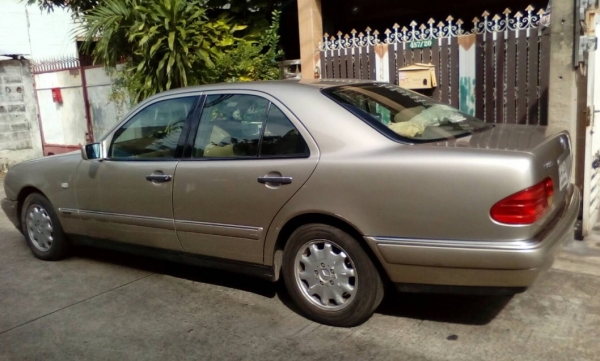 คุณลุงฝากขายเบนซ์ E230 ปี2001.โทร 0817754496