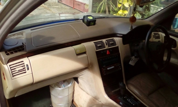 คุณลุงฝากขายเบนซ์ E230 ปี2001.โทร 0817754496