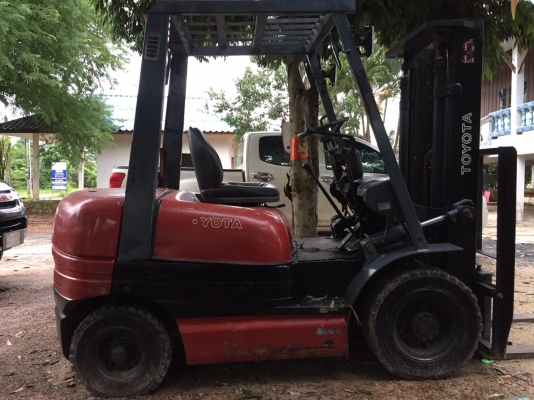 ขายด่วน!!!....โฟร์กลิฟต์ ราคา 190,000 บาท ขายด่วน!!!....โฟร์กลิฟต์ ราคา 190,000 บาท