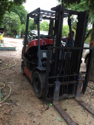 ขายด่วน!!!....โฟร์กลิฟต์ ราคา 190,000 บาท ขายด่วน!!!....โฟร์กลิฟต์ ราคา 190,000 บาท