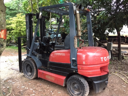 ขายด่วน!!!....โฟร์กลิฟต์ ราคา 190,000 บาท ขายด่วน!!!....โฟร์กลิฟต์ ราคา 190,000 บาท