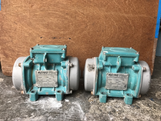ขายมอเตอร์สั่น-เขย่า Aviteq made in EU ขนาด 1/3HP. 380V สภาพสวยหมุนนิ่ม สั่นแรง พร้อมใช้งาน มี 2ตัวครับ