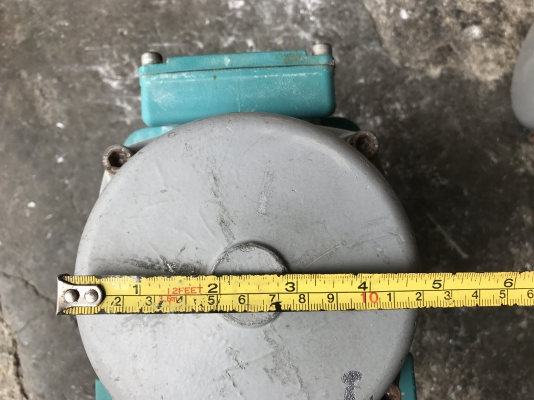 ขายมอเตอร์สั่น-เขย่า Aviteq made in EU ขนาด 1/3HP. 380V สภาพสวยหมุนนิ่ม สั่นแรง พร้อมใช้งาน มี 2ตัวครับ