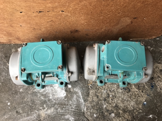 ขายมอเตอร์สั่น-เขย่า Aviteq made in EU ขนาด 1/3HP. 380V สภาพสวยหมุนนิ่ม สั่นแรง พร้อมใช้งาน มี 2ตัวครับ