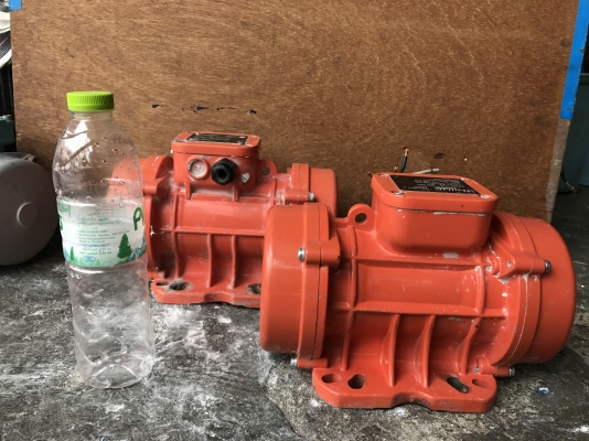 ขายมอเตอร์สั่น-เขย่า Inline Vibrating motor 1/3HP. 380V สภาพสวยหมุนนิ่ม สั่นแรง พร้อมใช้งาน มี 2ตัวครับ