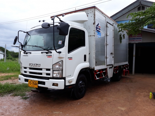 ขายครับ Isuzu FRR 190 แรงปี 56 ตู้ 3 บาน ยาว 5.5 เมตร สภาพพร้อมใช้งาน เอกสารเล่มทะเบียนพร้อมโอน ราคา ขายครับ Isuzu FRR 190 แรงปี 56 ตู้ 3 บาน ยาว 5.5 เมตร สภาพพร้อมใช้งาน เอกสารเล่มทะเบียนพร้อมโอน ราคา