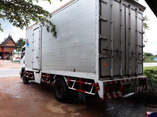 ขายครับ Isuzu FRR 190 แรงปี 56 ตู้ 3 บาน ยาว 5.5 เมตร สภาพพร้อมใช้งาน เอกสารเล่มทะเบียนพร้อมโอน ราคา ขายครับ Isuzu FRR 190 แรงปี 56 ตู้ 3 บาน ยาว 5.5 เมตร สภาพพร้อมใช้งาน เอกสารเล่มทะเบียนพร้อมโอน ราคา