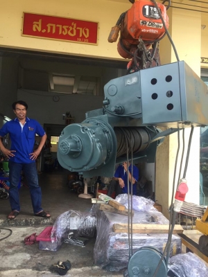 รอกสลิงไฟฟ้า ฮิตาชิ. 2.8 ตัน ยกสูง 6 เมตร 1 สปีด เก่าญี่ปุ่นแท้ ไม่เคยใช้งานในไทย อุปกรณ์ครบ   แปลงไฟเป็น 380 v 3 เฟส   พร้อมสาย 6 เมตรและสวิทช์ 6 ปุ่ม 1สปีด   บิ้วแล้วพร้อมใช้งาน พร้อมรับประกัน 1 ปี