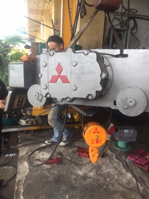 รอกสลิงไฟฟ้า mitsubishi 2.8 ตัน. ยกสูง 6 เมตร 1 สปีด.ไฟ 380 v 3 เฟส  เก่าญี่ปุ่นแท้มือสองบิ้วแล้วพร้อมใช้งานครับ. รับประกัน 1 ปี