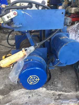 รอกสลิงไฟฟ้า KAMUCHI 1 ตัน ยกสูง 6 เมตร 4 ทิศทาง เก่าญี่ปุ่นแท้ ไม่เคยใช้งานในไทย อุปกรณ์ครบ ระบไฟสวยๆ สีเดิมๆครับ แปลงไฟ 380 V 3 เฟส พร้อมใช้งาน