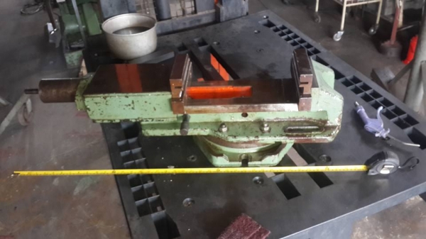 ายครับขายปากกาจับชิ้นงาน สภาพดี ปากกว้าง ประมาณ 8" จับงานได้ยาวสุด ประมาณ 12.5" มีฐานหมุนองศา สภาพดี สภาพนี้ ราคา 12000 บาท 0814583376 เอก ปทุม  &middot;