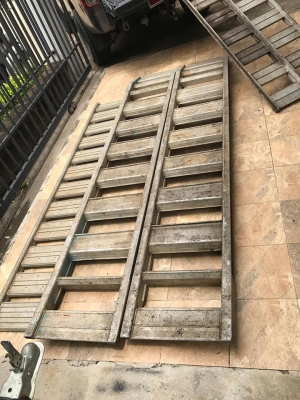 ขายญี่ปุ่น รับ3ตัน มีบันได อลูมิเนียม เก่าสติกเกอร์บอกครบครับ หายาก ขึ้นรถไถ รถ4x4 รถพ่นยา แบล็คโฮ ได้ครับ นานๆมีมาทีนะครับ