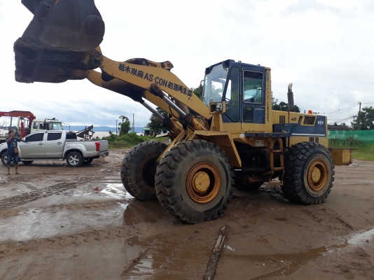 ขายด่วนรถตัก KOMATSU WA400-1 สภาพสวยพร้อมใช้งาน นถสภาพเก่านอก เครื่องปั้มดีเยี่ยม ยางสวย สนใจสอบถาม 093-0764943  088-3223272
