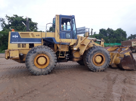 ขายด่วนรถตัก KOMATSU WA400-1 สภาพสวยพร้อมใช้งาน นถสภาพเก่านอก เครื่องปั้มดีเยี่ยม ยางสวย สนใจสอบถาม 093-0764943  088-3223272