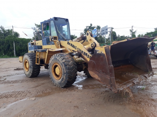 ขายด่วนรถตัก KOMATSU WA400-1 สภาพสวยพร้อมใช้งาน นถสภาพเก่านอก เครื่องปั้มดีเยี่ยม ยางสวย สนใจสอบถาม 093-0764943  088-3223272