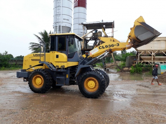 ขายด่วน รถตักสภาพใหม่ LISHIDE  สภาพสวย ระบบแน่นๆ รถพร้อมใช้งาน แอร์เย็น เอกสารเล่มทะเบียน สนใจโทรสอบถาม  093-0764943  088-3223272  K ตั้ม