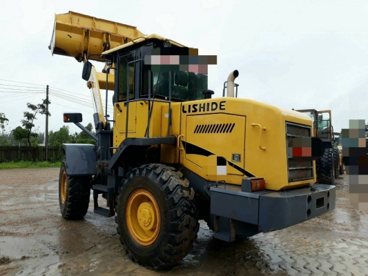 ขายด่วน รถตักสภาพใหม่ LISHIDE  สภาพสวย ระบบแน่นๆ รถพร้อมใช้งาน แอร์เย็น เอกสารเล่มทะเบียน สนใจโทรสอบถาม  093-0764943  088-3223272  K ตั้ม