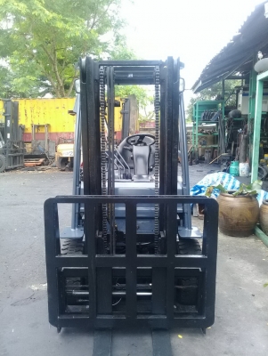 +++ ขายโฟล์คลิฟท์  TOYOTA 8FD25  ขนาด  2.5  ตัน  เครื่องยนต์ดีเซล  เสา  3  เมตร  งาสไลด์ซ้าย + ขวา  เกียร์ธรรมดา   ยางตันใหม่ครับ