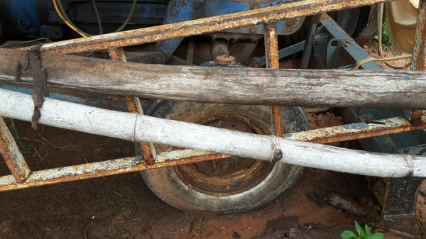 ขายรถไถ Flod  77 เครื่อง  มีเล่มทะเบียนเอกสารครบพร้อมโอน อุปกรใบดันหน้า ผาน 7