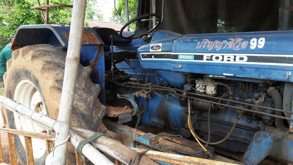 ขายรถไถ Flod  77 เครื่อง  มีเล่มทะเบียนเอกสารครบพร้อมโอน อุปกรใบดันหน้า ผาน 7