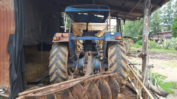 ขายรถไถ Flod  77 เครื่อง  มีเล่มทะเบียนเอกสารครบพร้อมโอน อุปกรใบดันหน้า ผาน 7