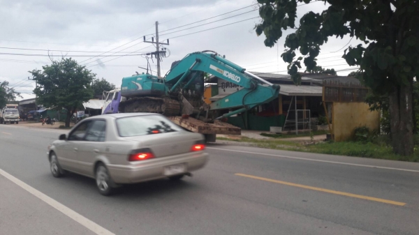 ขายKobelco sk200m8yn12สภาพพร้อมใช้ ติดต่อคุณอ๊อฟพิจิตร086-737-9991