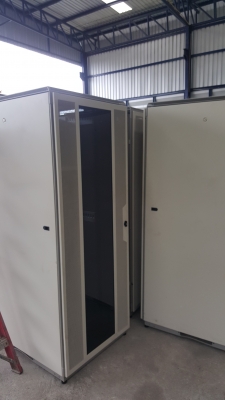ขายตู้เซฟเวอร์จำนวน 6 ตู้ 60,000 บาท