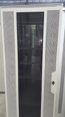 ขายตู้เซฟเวอร์จำนวน 6 ตู้ 60,000 บาท