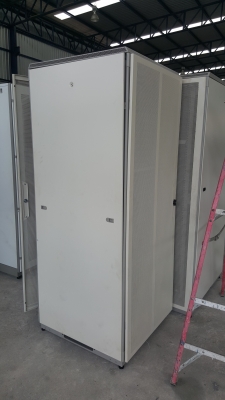ขายตู้เซฟเวอร์จำนวน 6 ตู้ 60,000 บาท