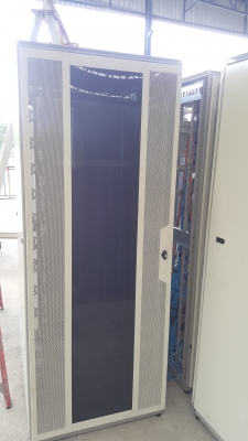 ขายตู้เซฟเวอร์จำนวน 6 ตู้ 60,000 บาท