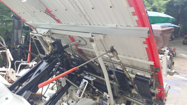 รถดำนา 4 แถว พร้อมตัวหยดปุ๋ย สวยๆๆพร้อมใช้งาน รหัสสินค้า E3 - 21