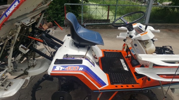 รถดำนา 4 แถว พร้อมตัวหยดปุ๋ย สวยๆๆพร้อมใช้งาน รหัสสินค้า E3 - 21