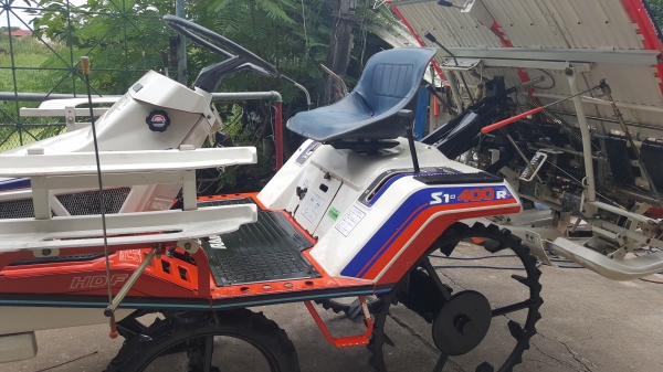 รถดำนา 4 แถว พร้อมตัวหยดปุ๋ย สวยๆๆพร้อมใช้งาน รหัสสินค้า E3 - 21