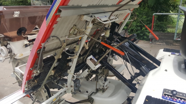 รถดำนา 4 แถว พร้อมตัวหยดปุ๋ย สวยๆๆพร้อมใช้งาน รหัสสินค้า E3 - 21