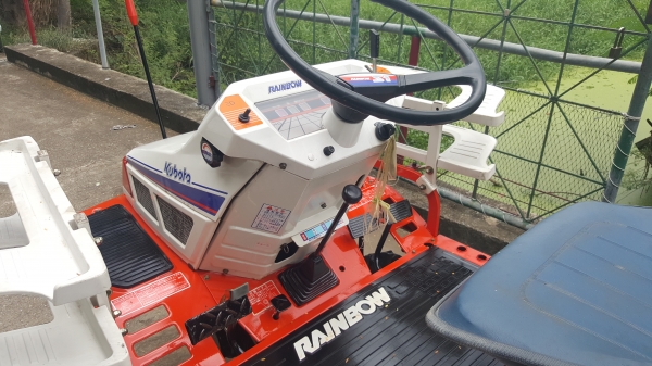 รถดำนา 4 แถว พร้อมตัวหยดปุ๋ย สวยๆๆพร้อมใช้งาน รหัสสินค้า E3 - 21