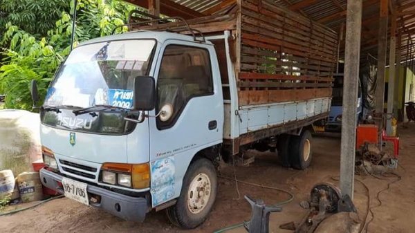 Isuzu nkr 110 ปี 39 กระบะล่องยาว 430 m เครื่องเดินนิ่มๆ ภาษีเต็มเล่มพร้อมโอน