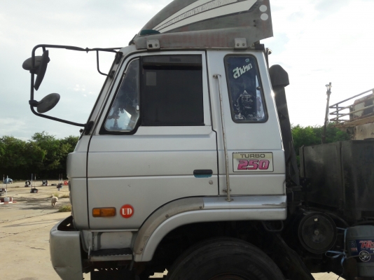 10 ล้อหัวลากพร้อมหางพื้นเรียบ รุ่น UD TRACTOR เครื่อง 6 สูบเทอร์โบ 250 แรง รุ่น PD6