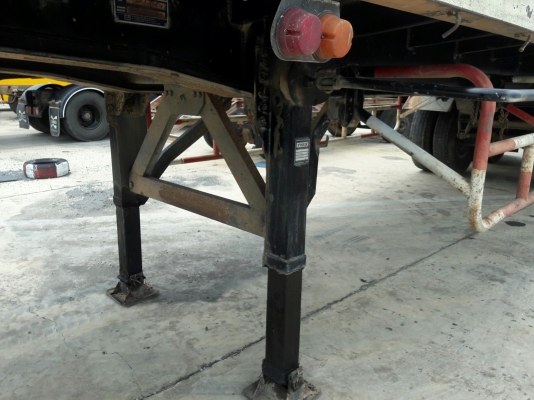 10 ล้อหัวลากพร้อมหางพื้นเรียบ รุ่น UD TRACTOR เครื่อง 6 สูบเทอร์โบ 250 แรง รุ่น PD6