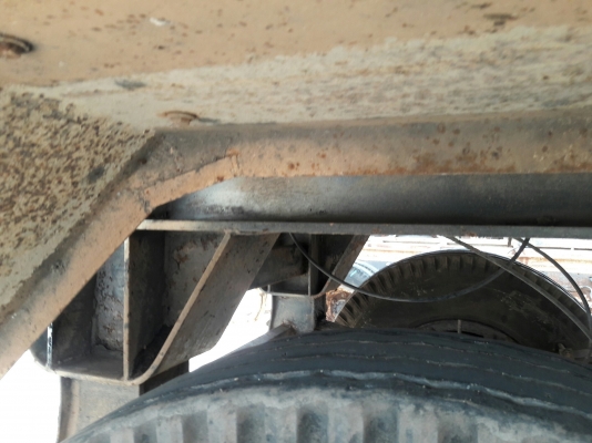 10 ล้อหัวลากพร้อมหางพื้นเรียบ รุ่น UD TRACTOR เครื่อง 6 สูบเทอร์โบ 250 แรง รุ่น PD6