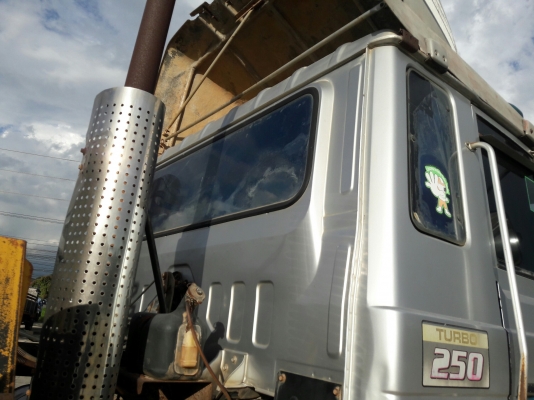 10 ล้อหัวลากพร้อมหางพื้นเรียบ รุ่น UD TRACTOR เครื่อง 6 สูบเทอร์โบ 250 แรง รุ่น PD6