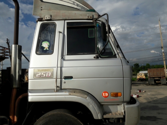 10 ล้อหัวลากพร้อมหางพื้นเรียบ รุ่น UD TRACTOR เครื่อง 6 สูบเทอร์โบ 250 แรง รุ่น PD6