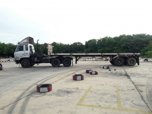 10 ล้อหัวลากพร้อมหางพื้นเรียบ รุ่น UD TRACTOR เครื่อง 6 สูบเทอร์โบ 250 แรง รุ่น PD6