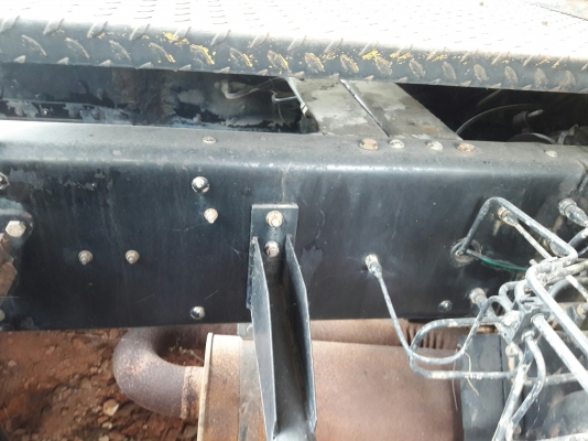 10 ล้อหัวลากพร้อมหางพื้นเรียบ รุ่น UD TRACTOR เครื่อง 6 สูบเทอร์โบ 250 แรง รุ่น PD6